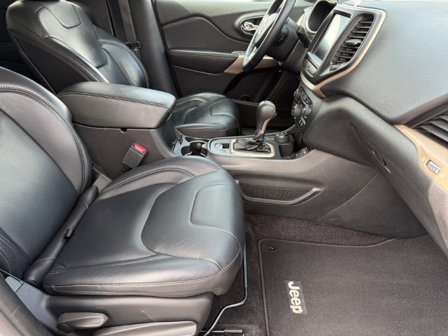 Used 2017 Jeep Cherokee Limited AWD/4WD image 10