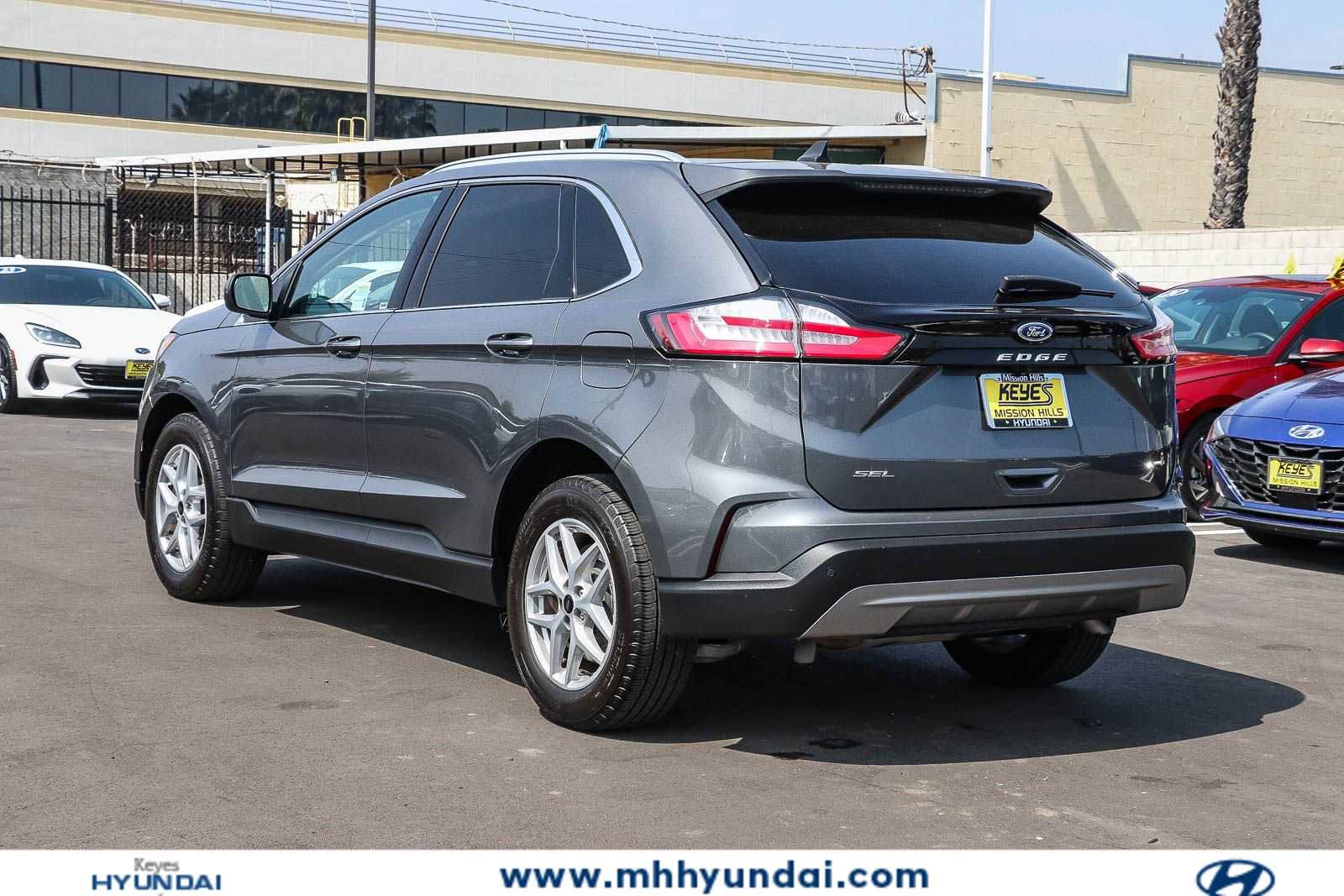 Used 2024 Ford Edge SEL w/ Convenience Package AWD/4WD image 2