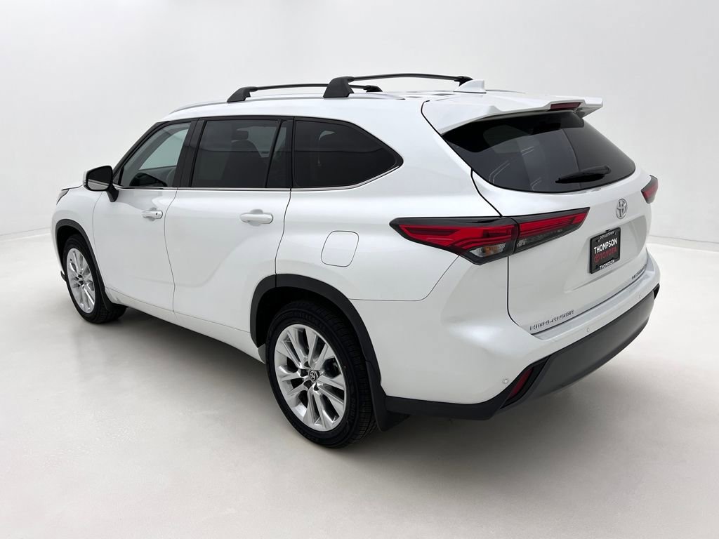 Used 2023 Toyota Highlander Limited image 9