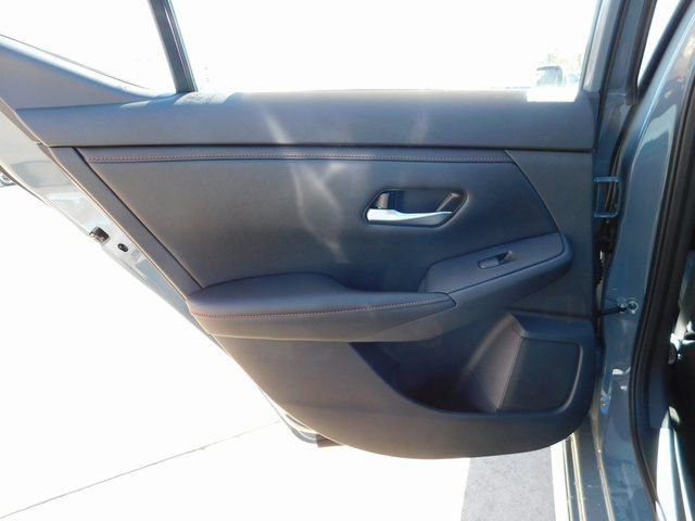 Used 2025 Nissan Sentra SR w/ SR Premium Package image 15