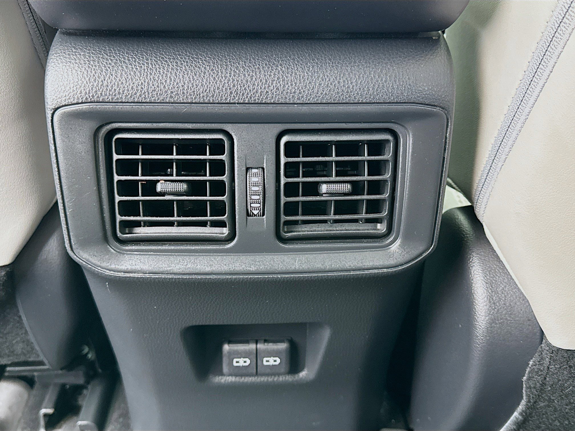 Used 2022 Toyota RAV4 XLE Premium AWD/4WD image 17