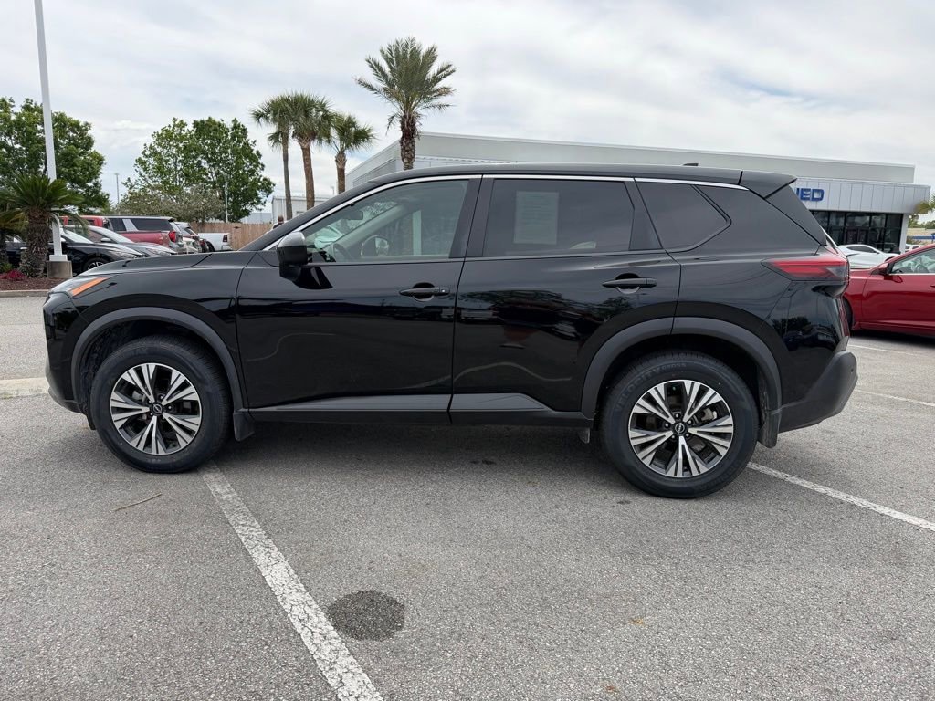 Used 2023 Nissan Rogue SV image 2