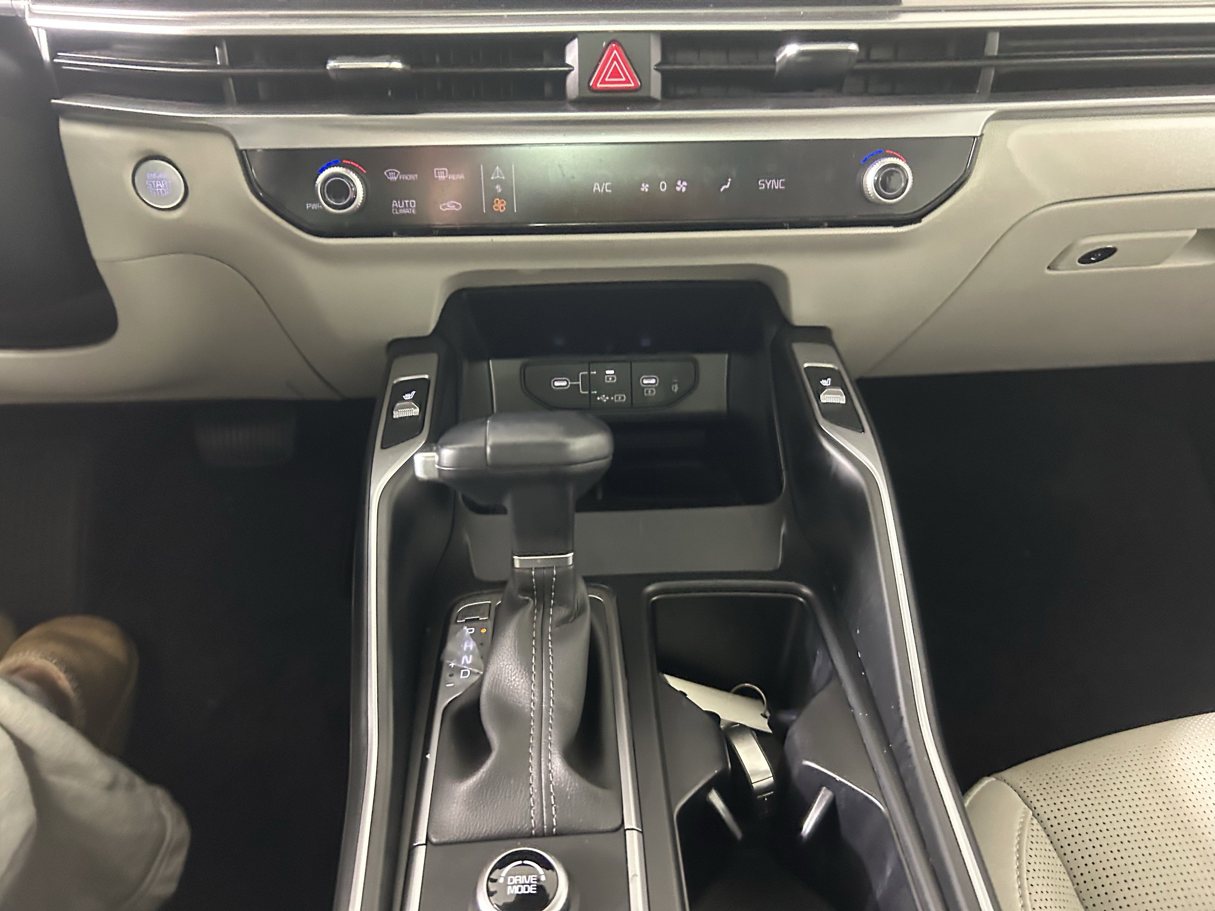 Used 2025 Kia Sorento S w/ Panoramic Sunroof Package image 38