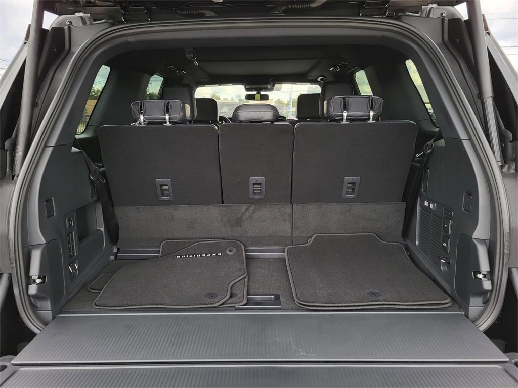 New 2025 Ford Expedition Platinum w/ Stealth Performance Package image 7