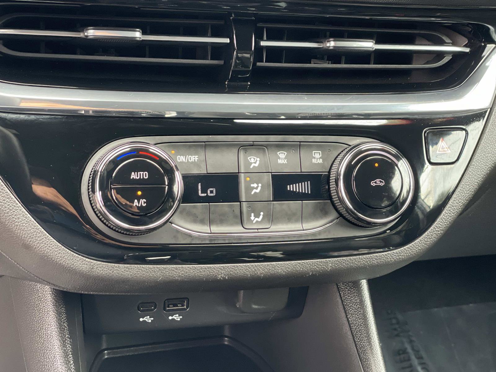 Used 2025 Buick Envista Sport Touring image 16