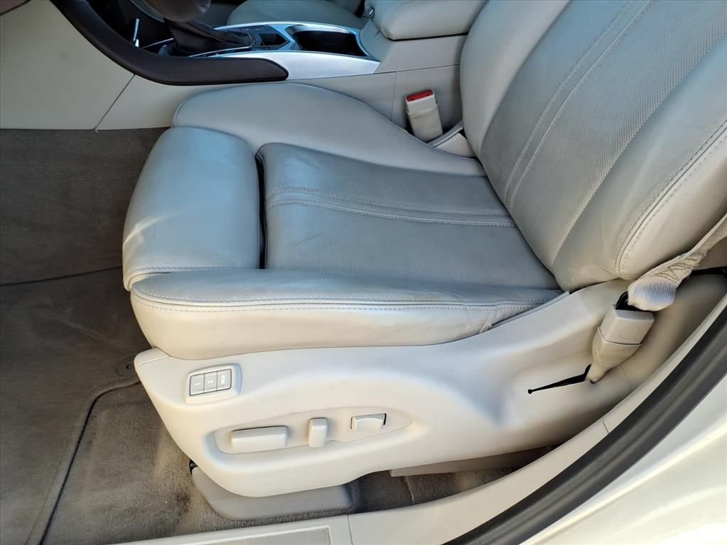 Used 2015 Cadillac SRX Luxury w/ Driver Awareness Package FWD image 5