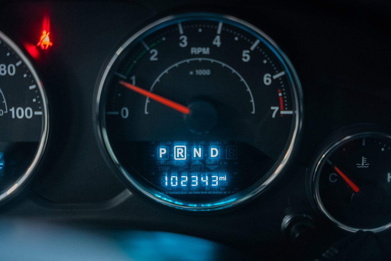 Used 2018 Jeep Wrangler Unlimited Sahara w/ Connectivity Group image 42