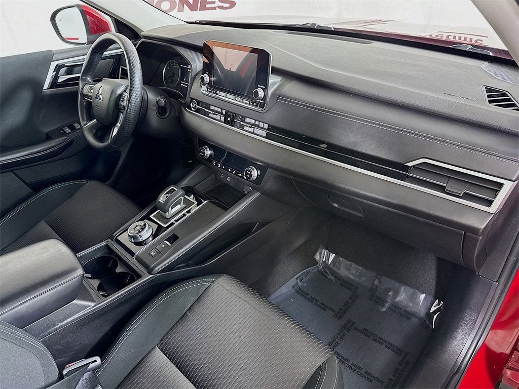 Used 2022 Mitsubishi Outlander ES image 30