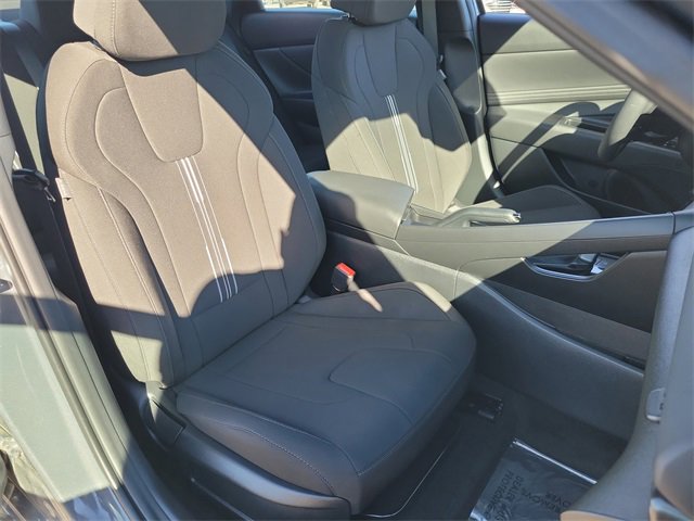 Used 2025 Hyundai Elantra Sport image 17