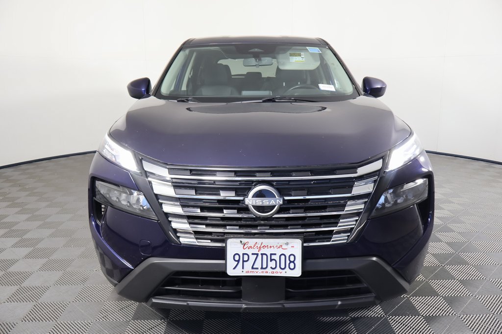 Used 2025 Nissan Rogue SV FWD image 2