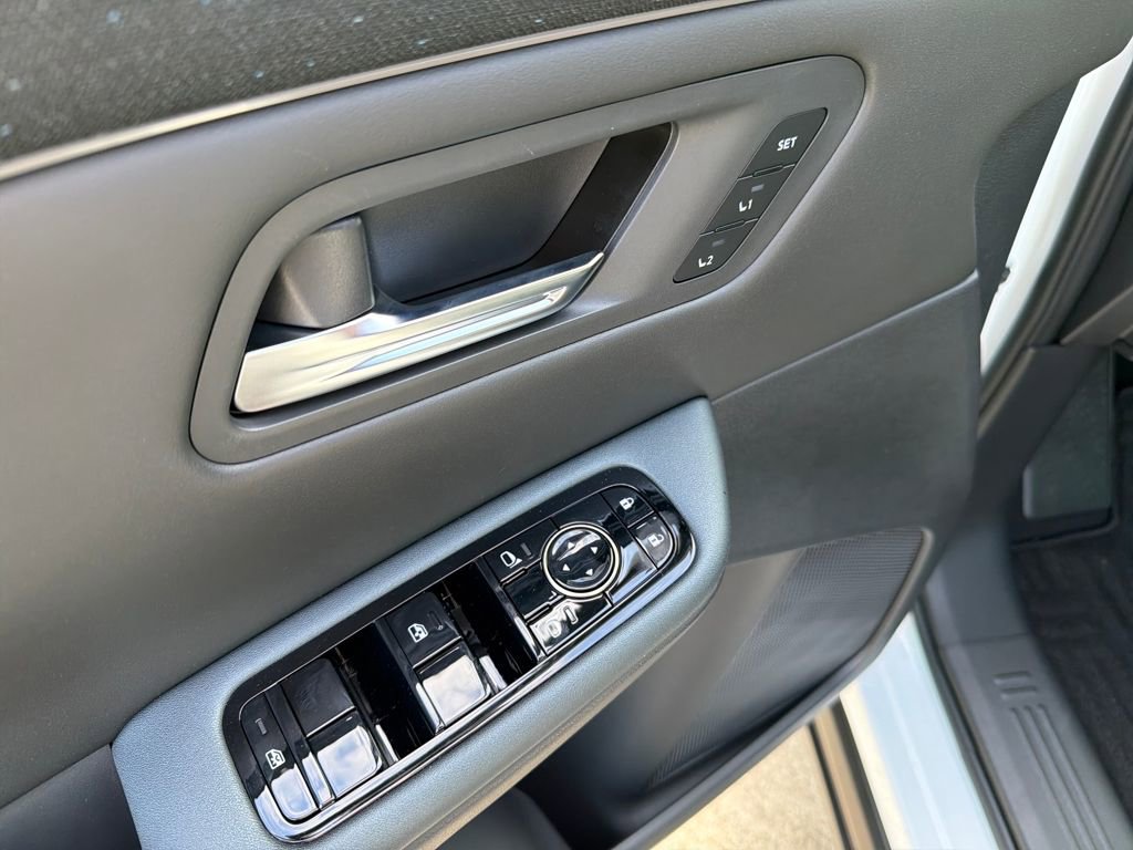 New 2026 Nissan Leaf Platinum+ w/ Cargo Package (Platinum+) image 18