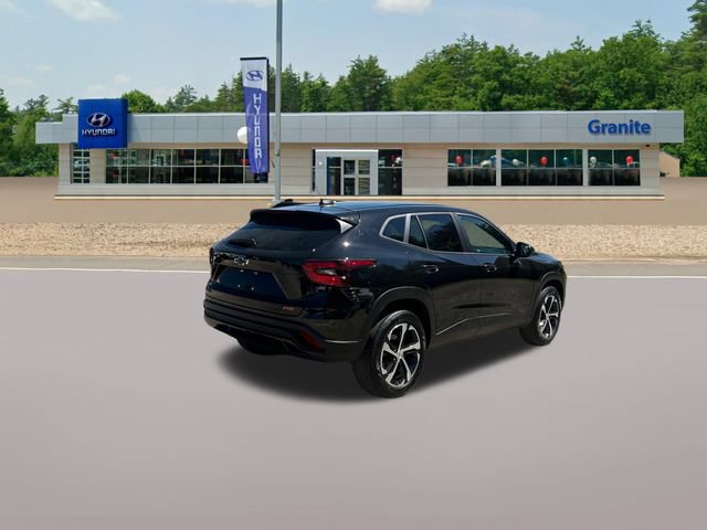 Used 2024 Chevrolet Trax RS w/ Sunroof Package FWD image 8