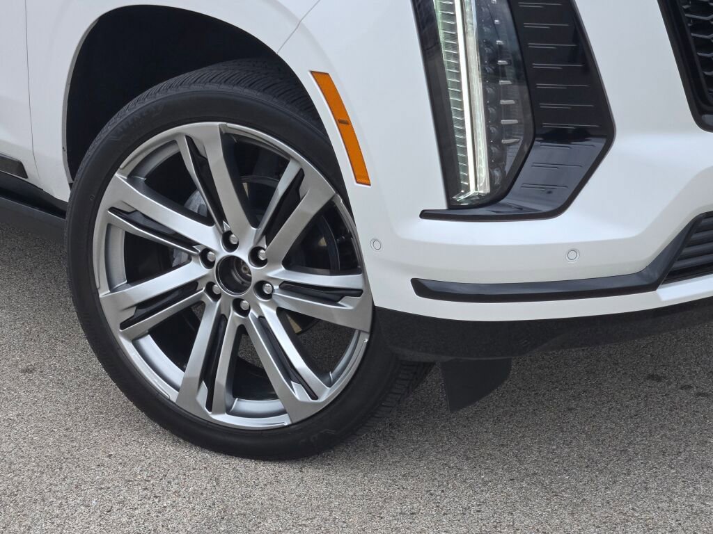 Used 2025 Cadillac Escalade Sport w/ Touring Package image 3