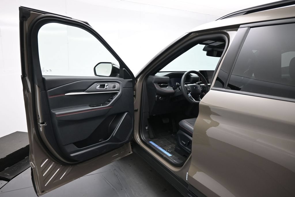 New 2026 Ford Explorer ST-Line w/ ST-Line Street Pack RWD image 8