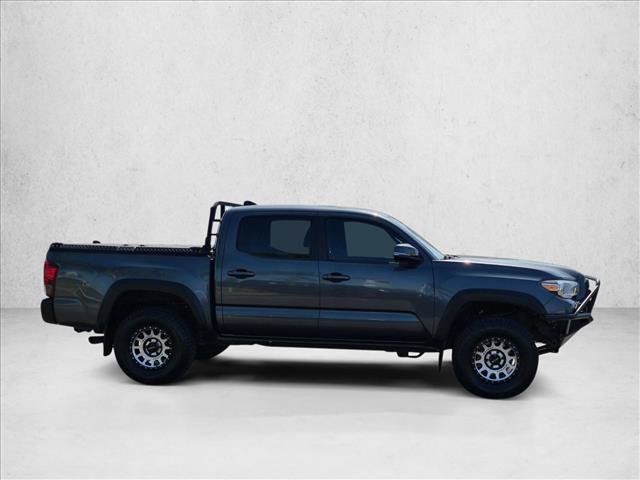 Used 2019 Toyota Tacoma TRD Off-Road AWD/4WD image 4
