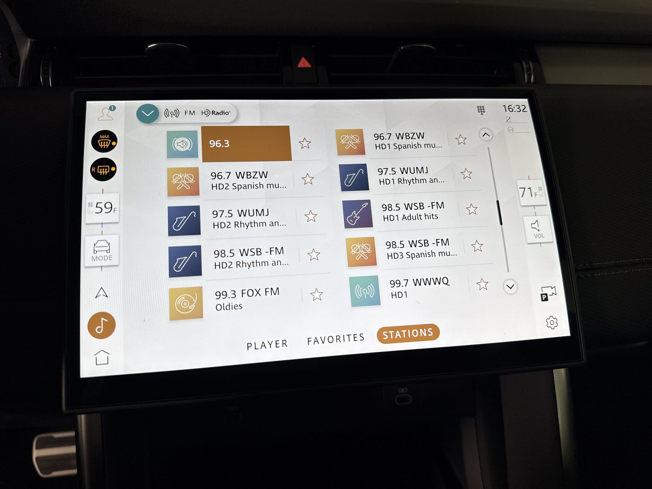 New 2026 Land Rover Discovery Sport Landmark AWD/4WD image 18