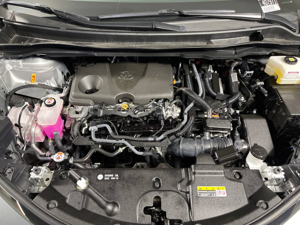 Used 2025 Toyota Sienna LE w/ LE Plus Package FWD image 9