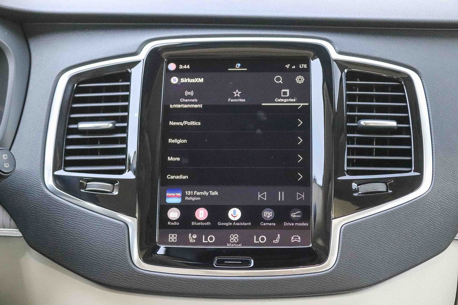 Used 2025 Volvo XC90 T8 Plus w/ Protection Package Premier AWD/4WD image 16