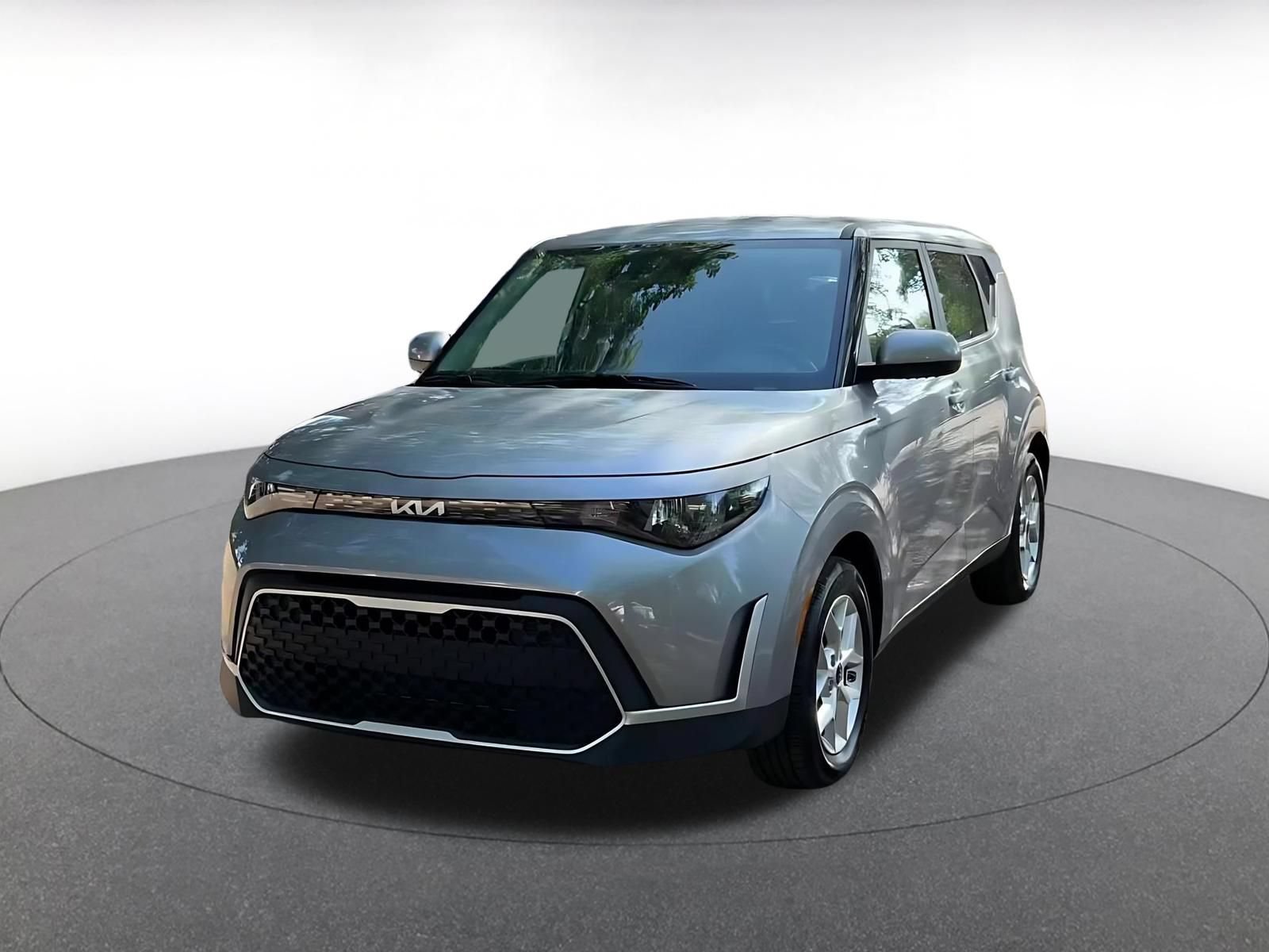 Used 2025 Kia Soul LX w/ LX Technology Package FWD image 7