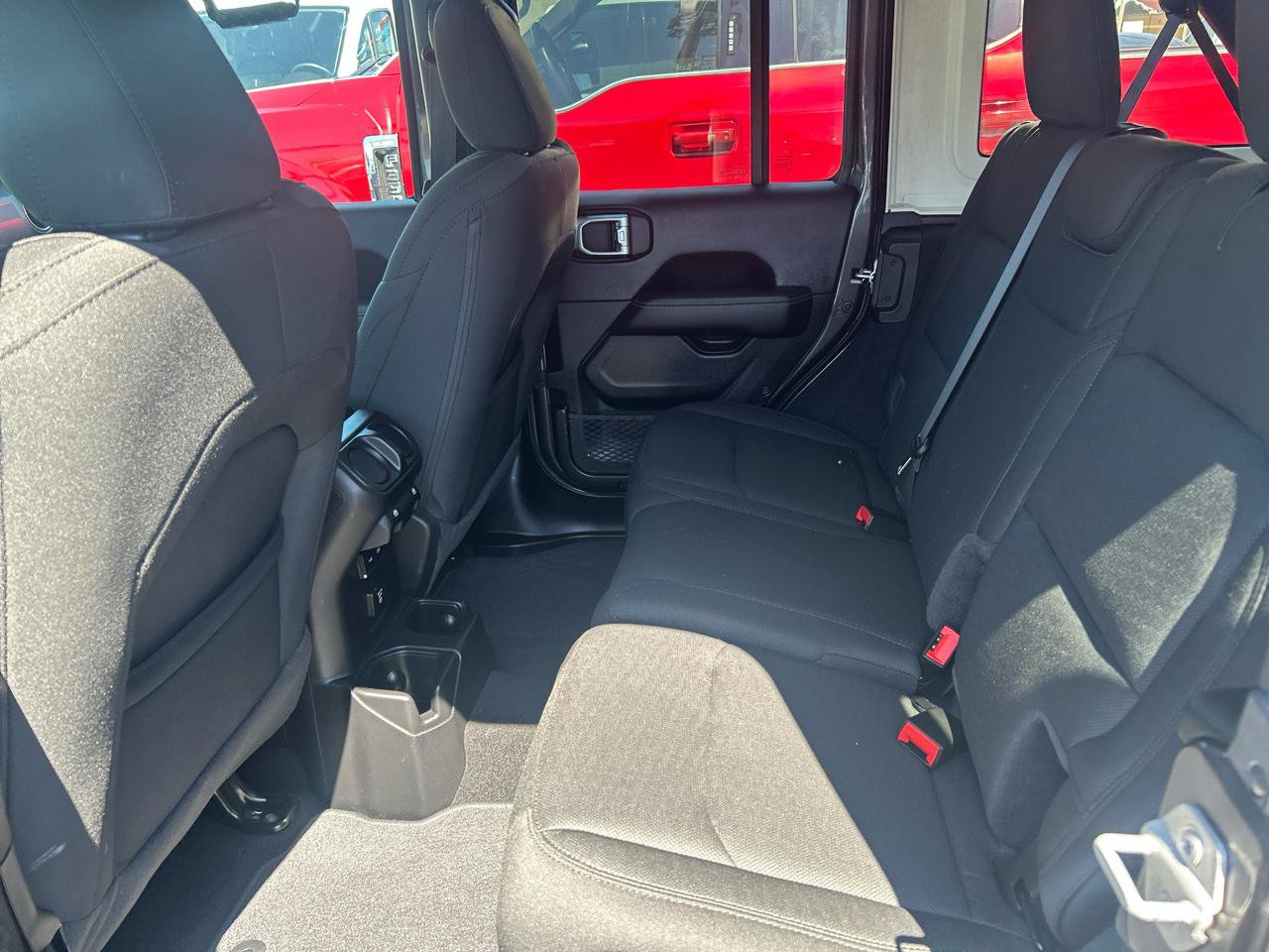 Used 2020 Jeep Wrangler Unlimited Sahara AWD/4WD image 11