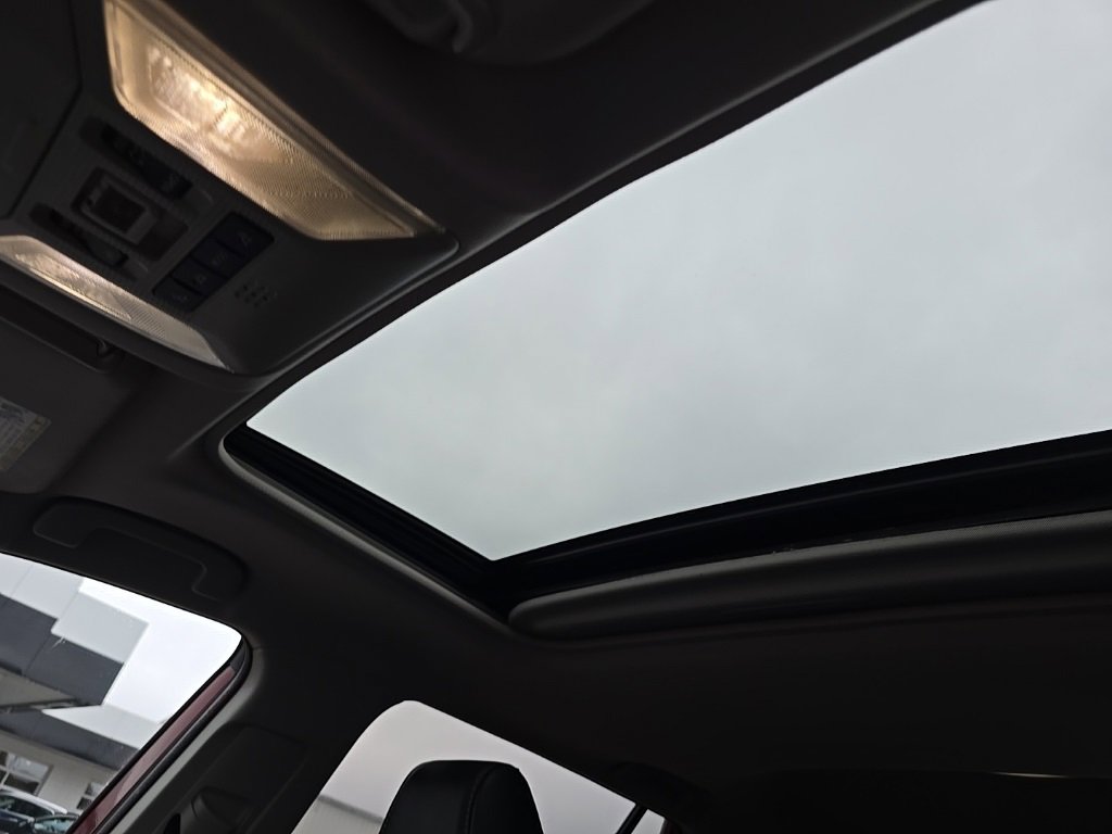 Used 2022 Toyota RAV4 XLE Premium image 14