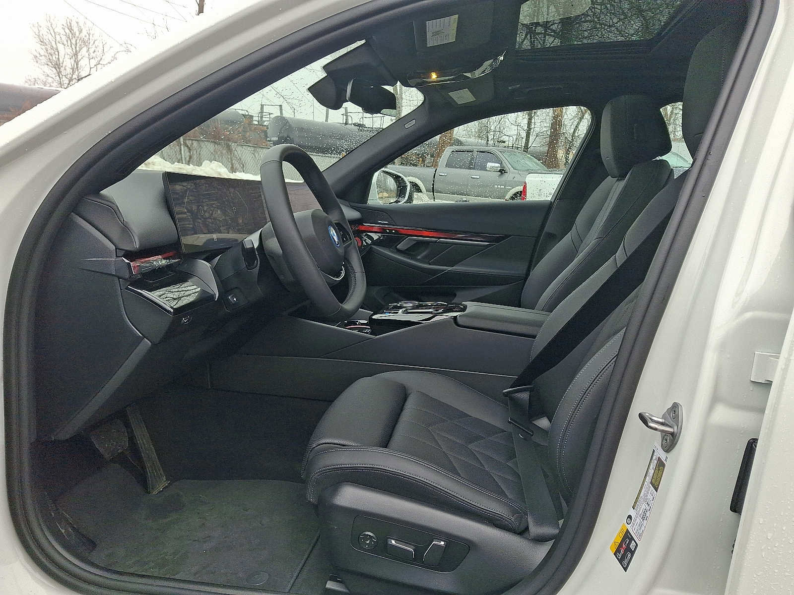 Used 2025 BMW i5 xDrive40 w/ Premium Package image 13