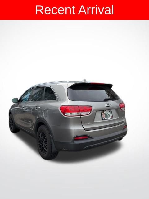 Used 2017 Kia Sorento LX w/ LX Convenience Package image 3