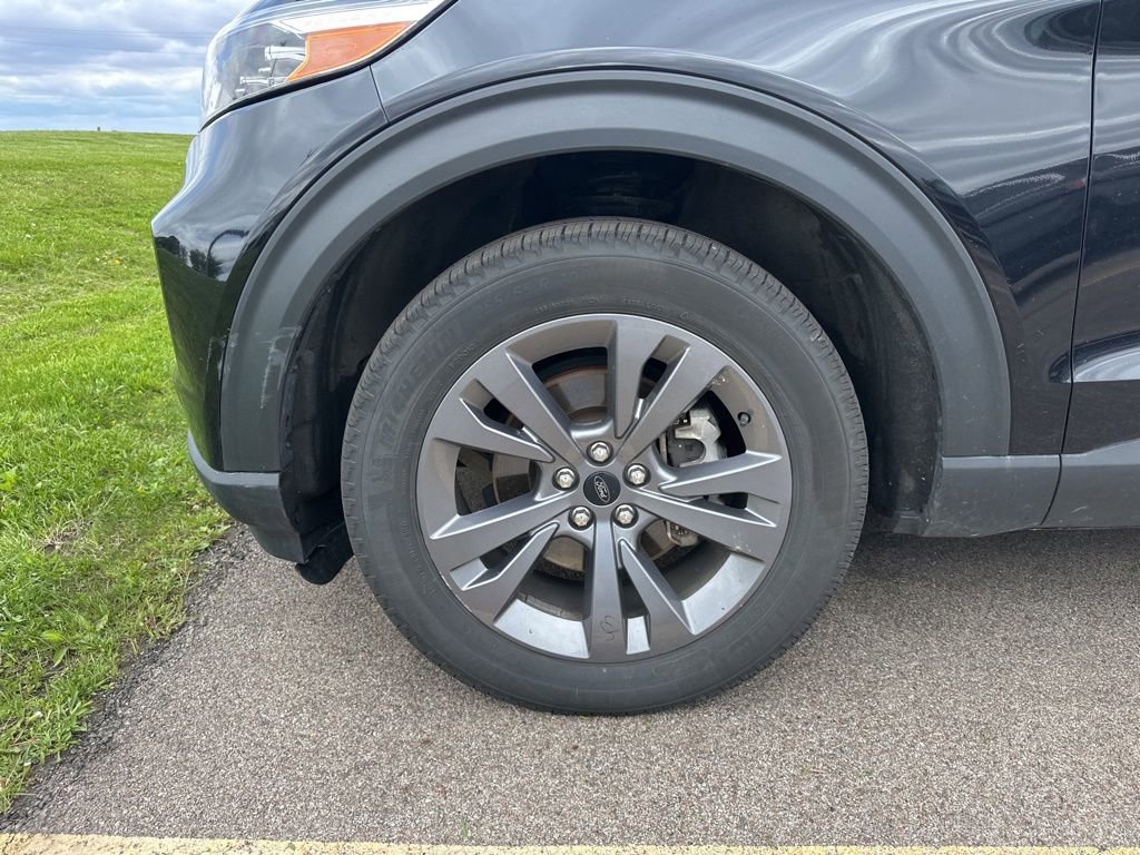 Used 2022 Ford Explorer XLT w/ Equipment Group 202A AWD/4WD image 21