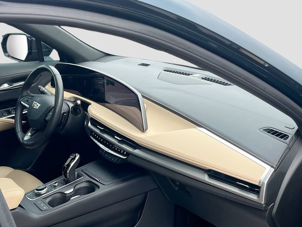 Used 2024 Cadillac XT4 Luxury w/ Cold Weather Package FWD image 30