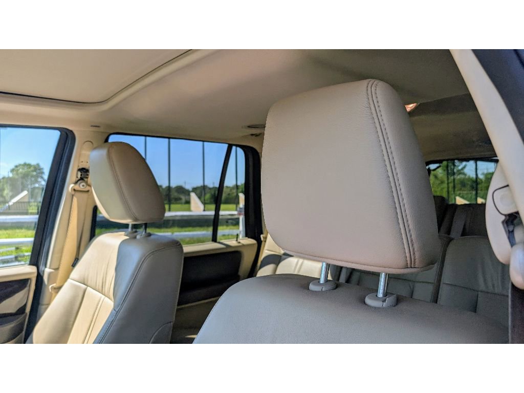 Used 2016 Lincoln Navigator Reserve image 16