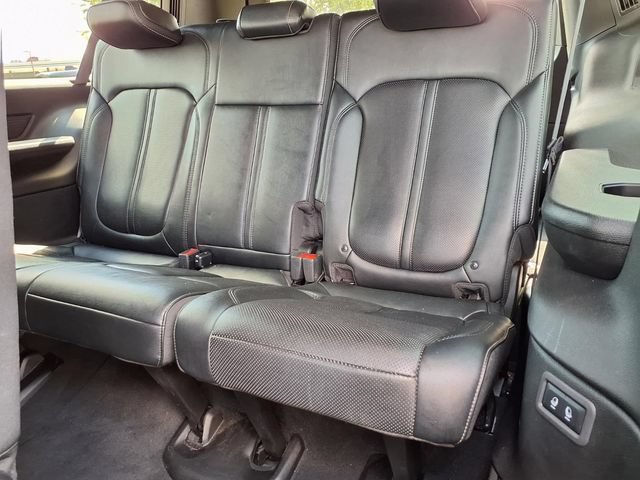 Used 2024 Jeep Wagoneer L Series II w/ Flexible Seating Group RWD image 12