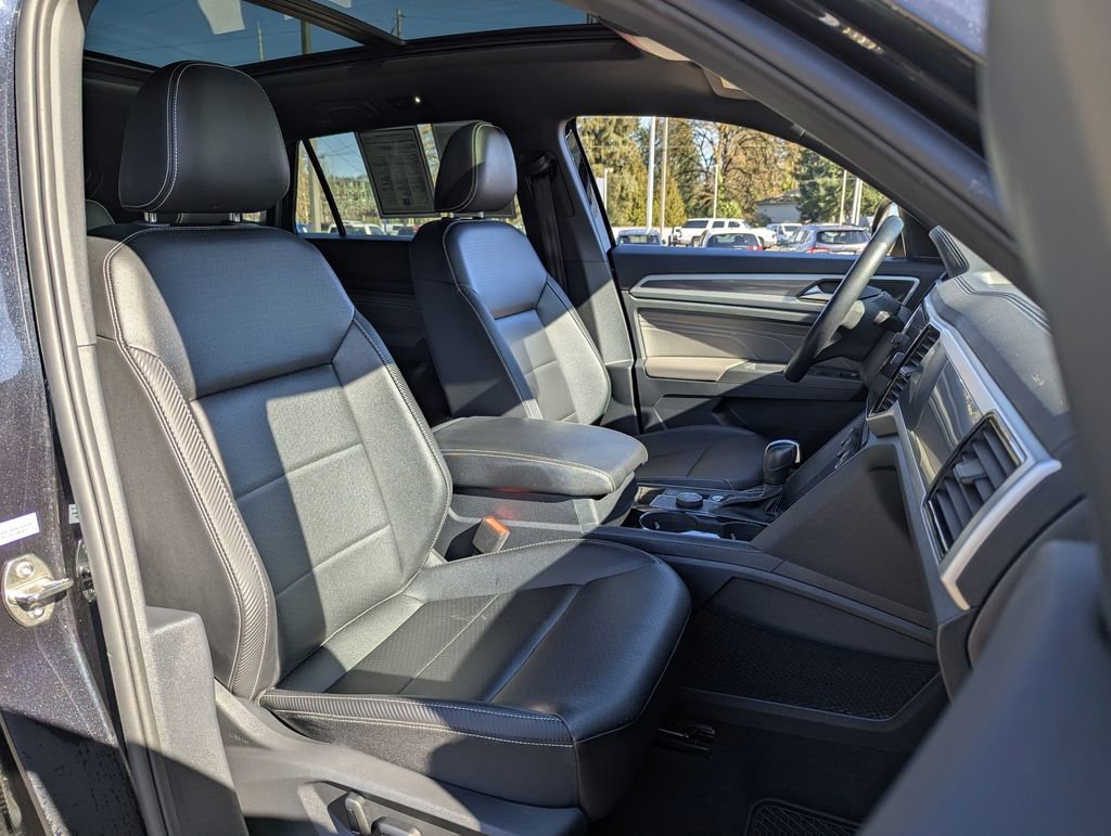 Certified 2022 Volkswagen Atlas Cross Sport SEL R-Line image 34