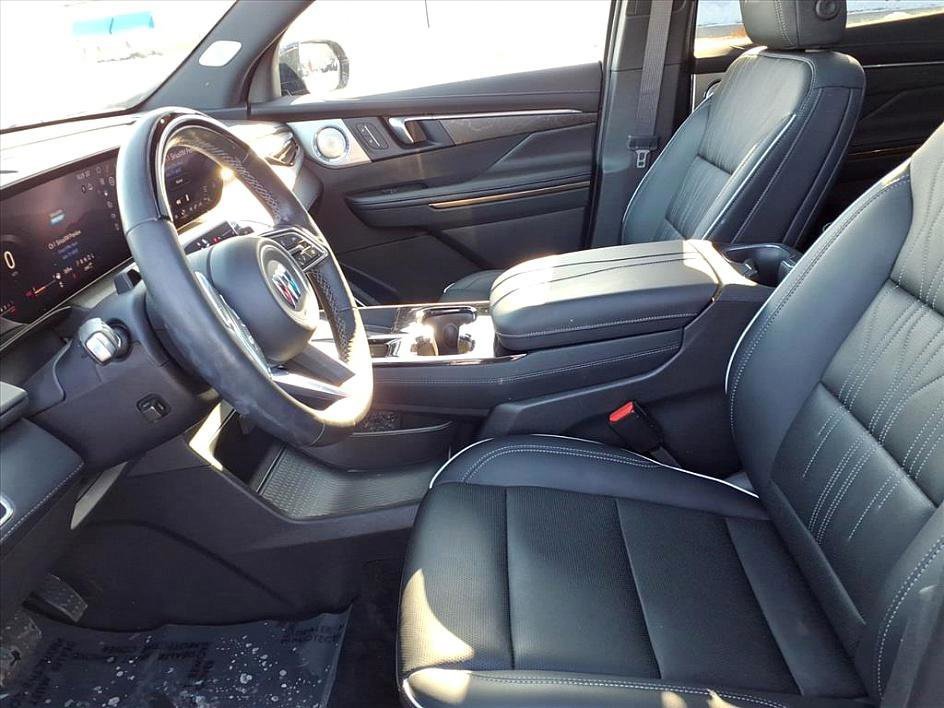 Used 2025 Buick Enclave Avenir w/ Super Cruise Package image 17