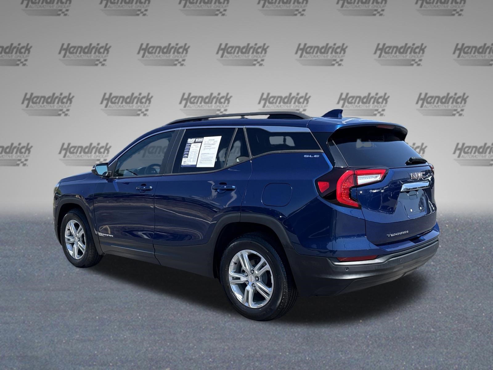 Used 2023 GMC Terrain SLE w/ Driver Convenience Package image 8
