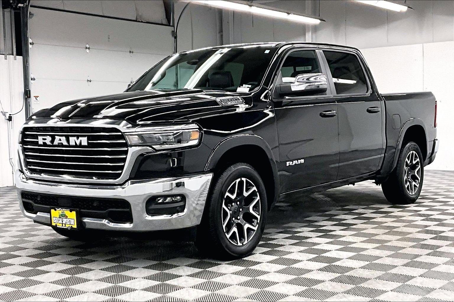 Used 2025 RAM 1500 Laramie AWD/4WD image 12