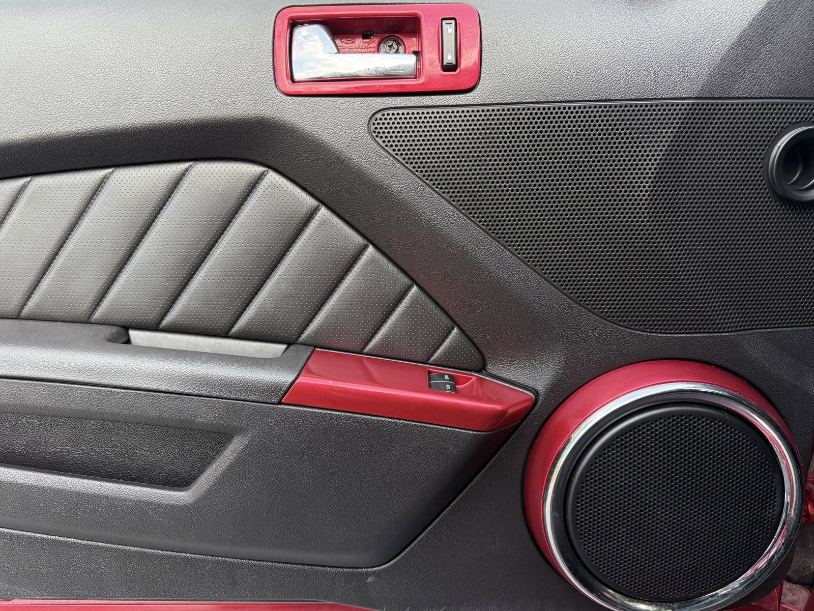 Used 2013 Ford Mustang GT Premium image 37