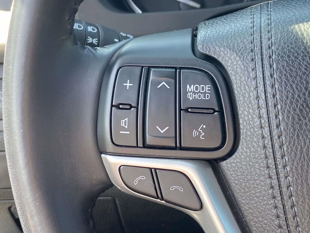 Used 2018 Toyota Highlander Limited FWD image 23