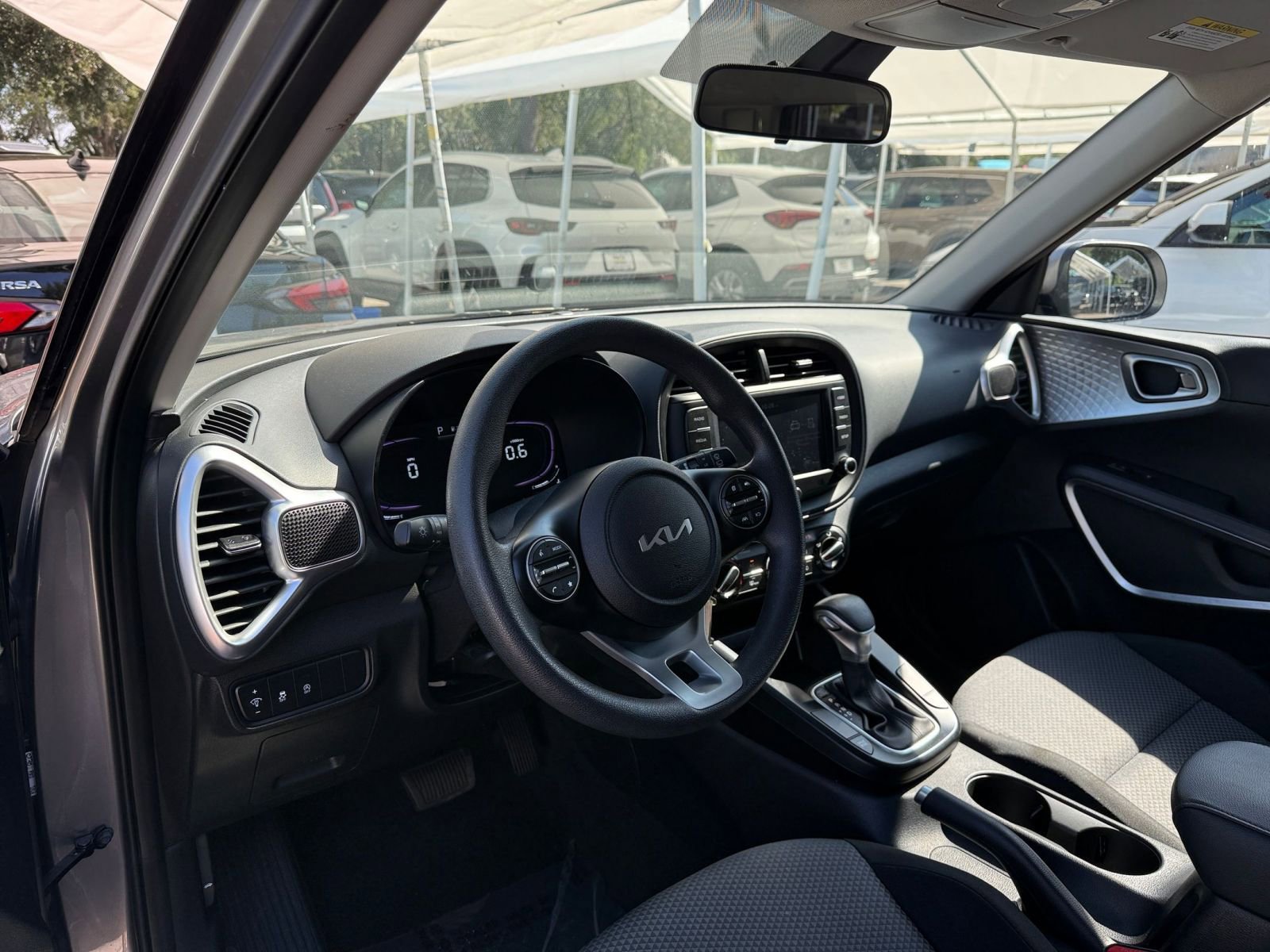 Used 2025 Kia Soul LX w/ LX Technology Package FWD image 31