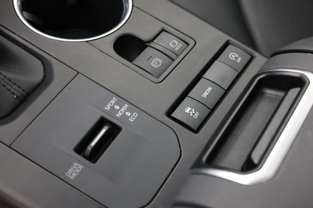 Used 2020 Toyota Highlander XLE FWD image 26