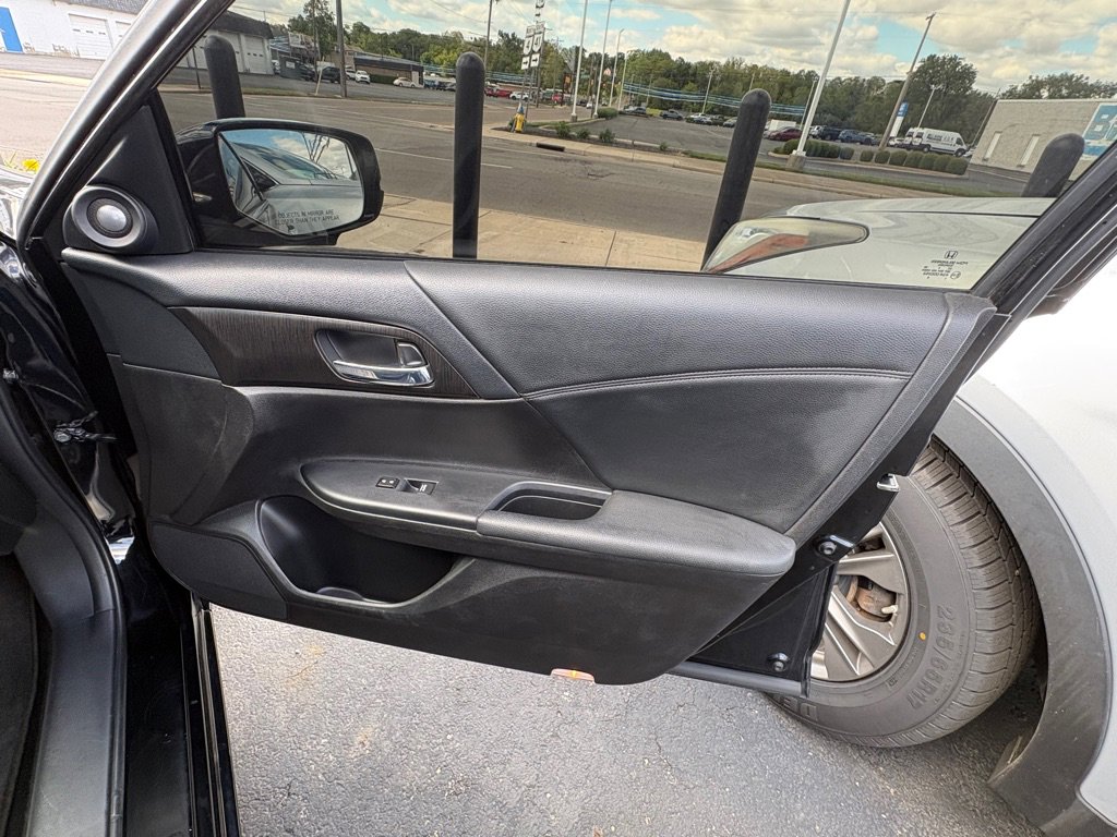 Used 2015 Honda Accord EX-L image 17
