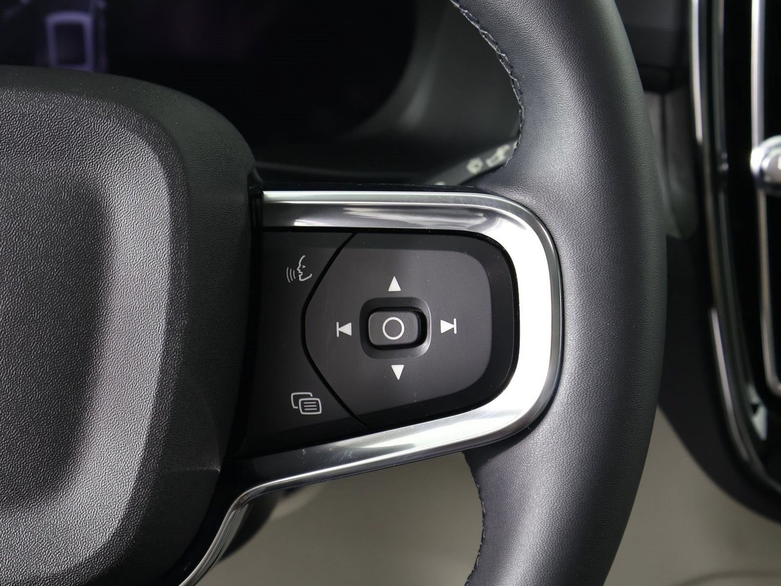 Used 2023 Volvo XC40 B5 Ultimate w/ Climate Package AWD/4WD image 11