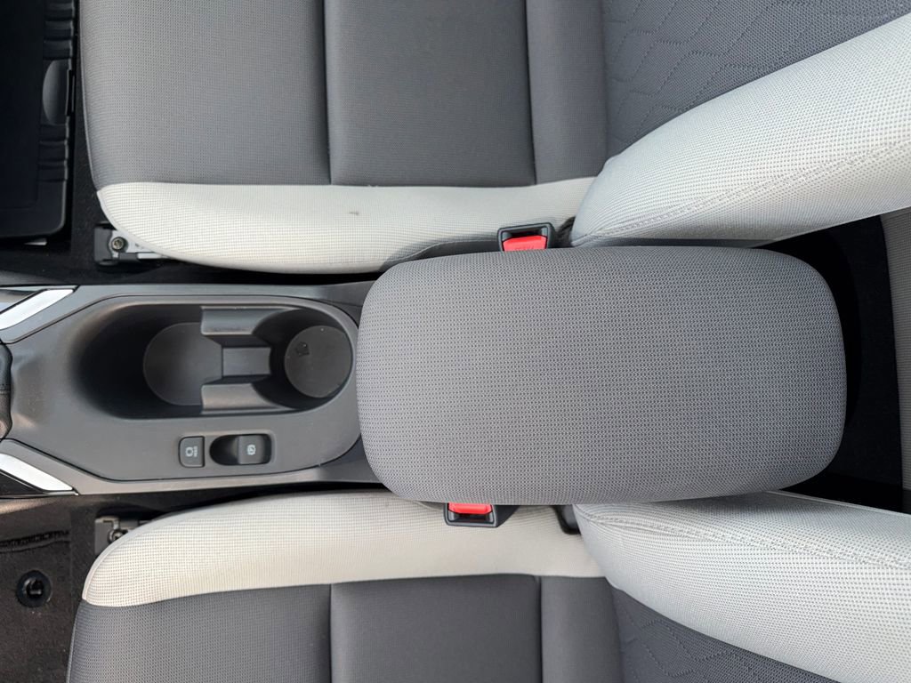 Used 2025 Toyota Corolla LE image 28