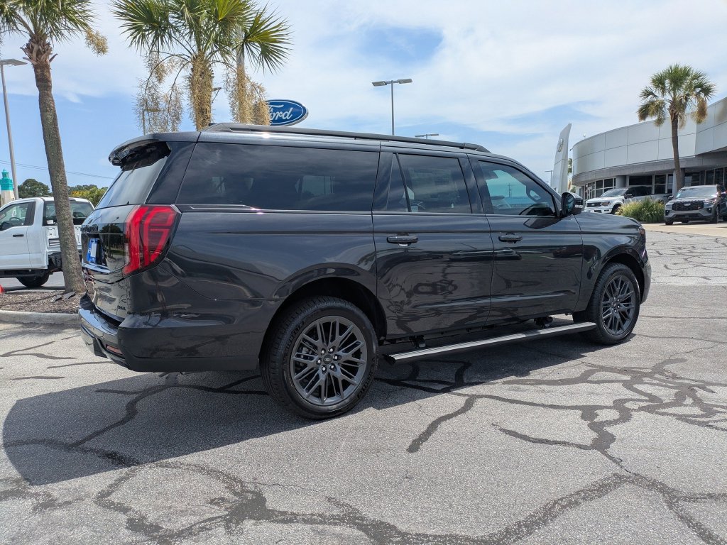 New 2027 Ford Expedition Max Platinum w/ Stealth Appearance Package RWD image 4