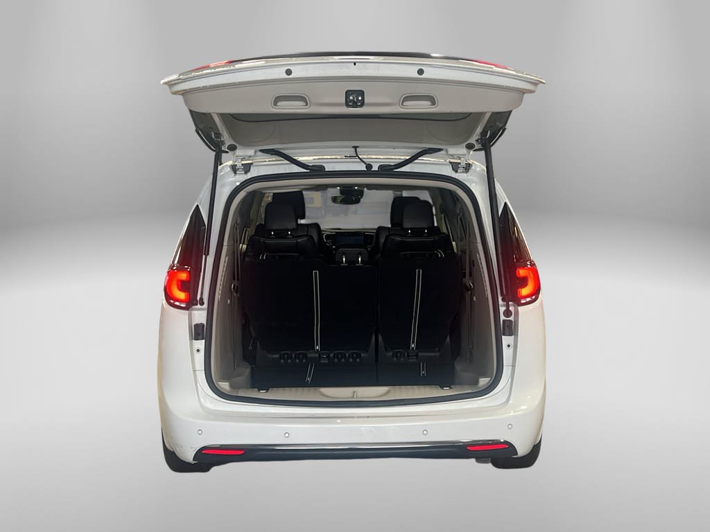 Used 2023 Chrysler Pacifica Touring-L FWD image 34
