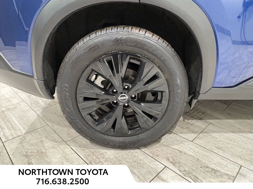 Used 2023 Nissan Rogue SV image 33