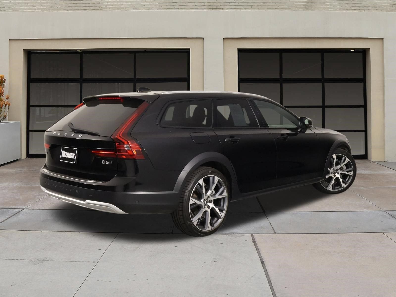 Certified 2023 Volvo V90 B6 Cross Country Ultimate w/ Climate Package AWD/4WD image 4