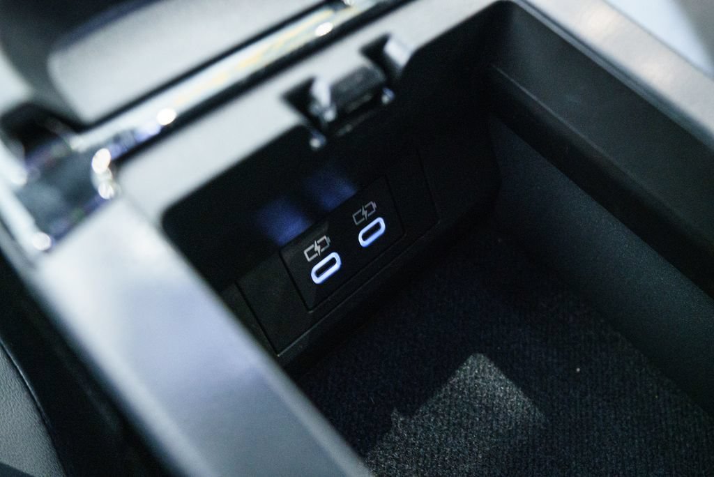 Used 2025 Toyota Prius XLE FWD image 32