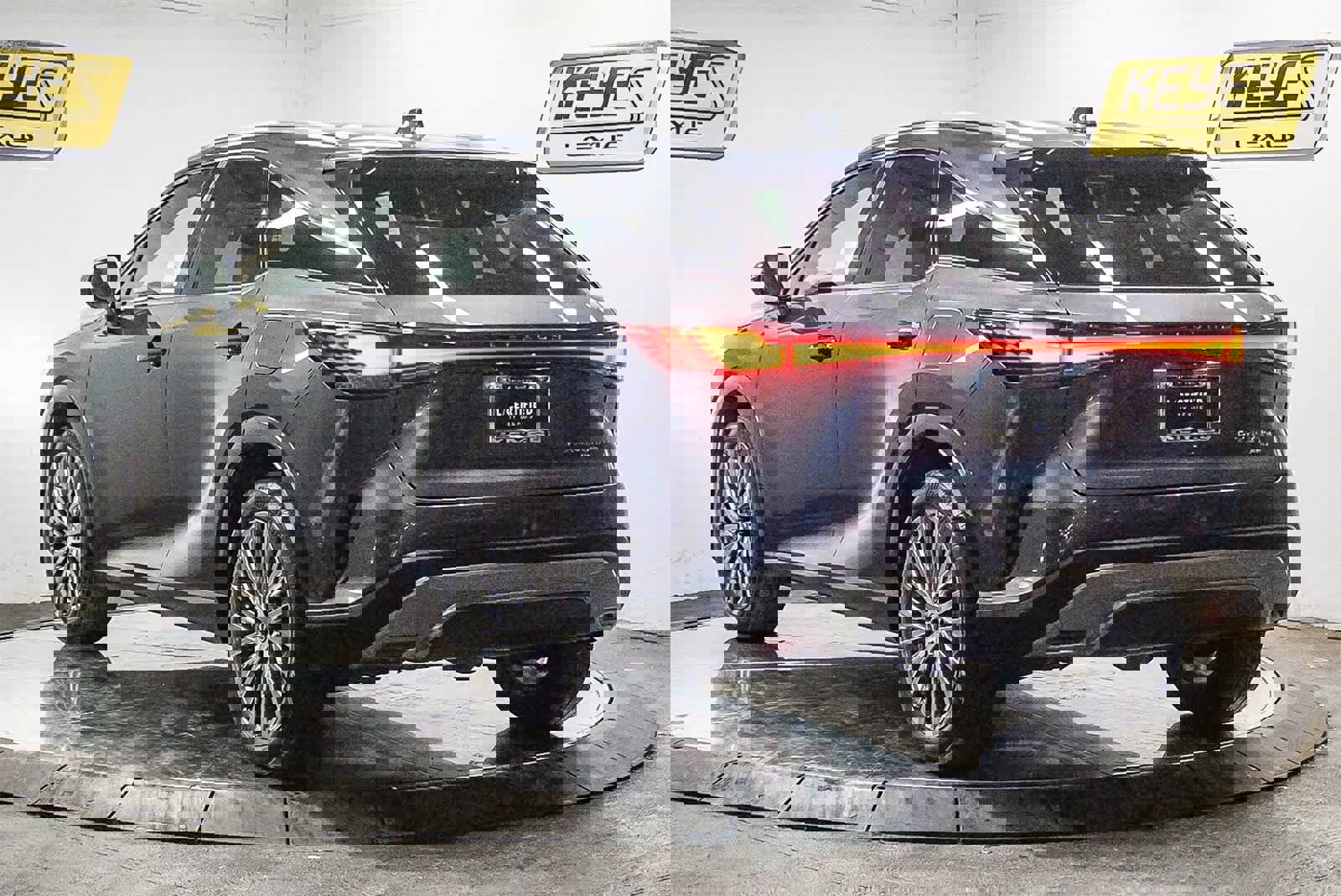 Used 2024 Lexus RX 450h Luxury w/ Convenience Package image 2