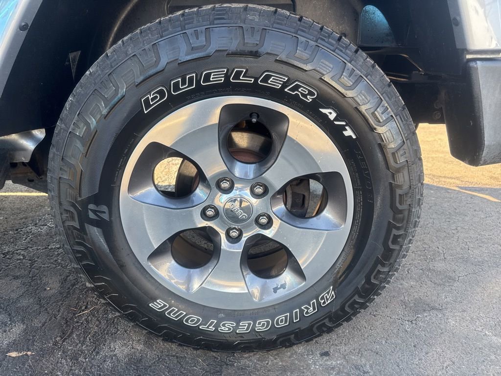 Used 2016 Jeep Wrangler Unlimited Sahara image 33