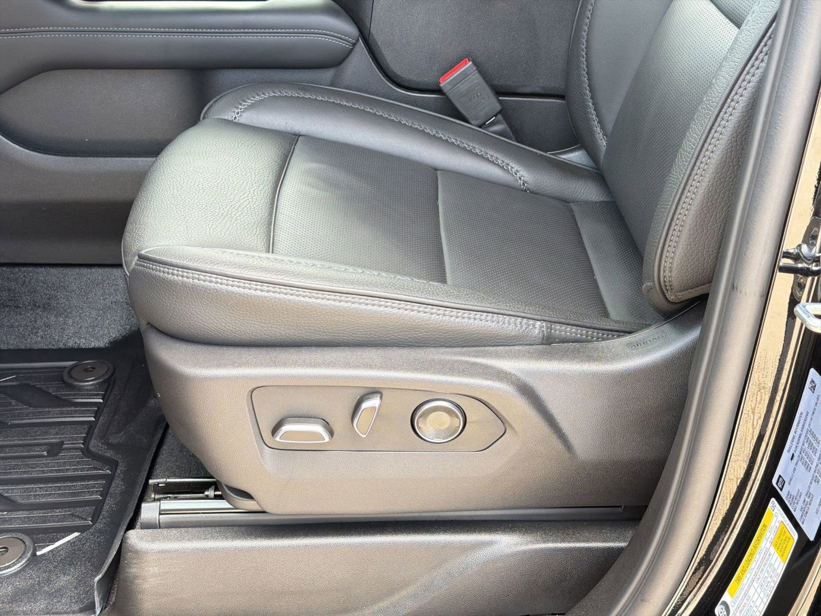 Used 2025 GMC Yukon Denali w/ Denali Reserve Package image 14